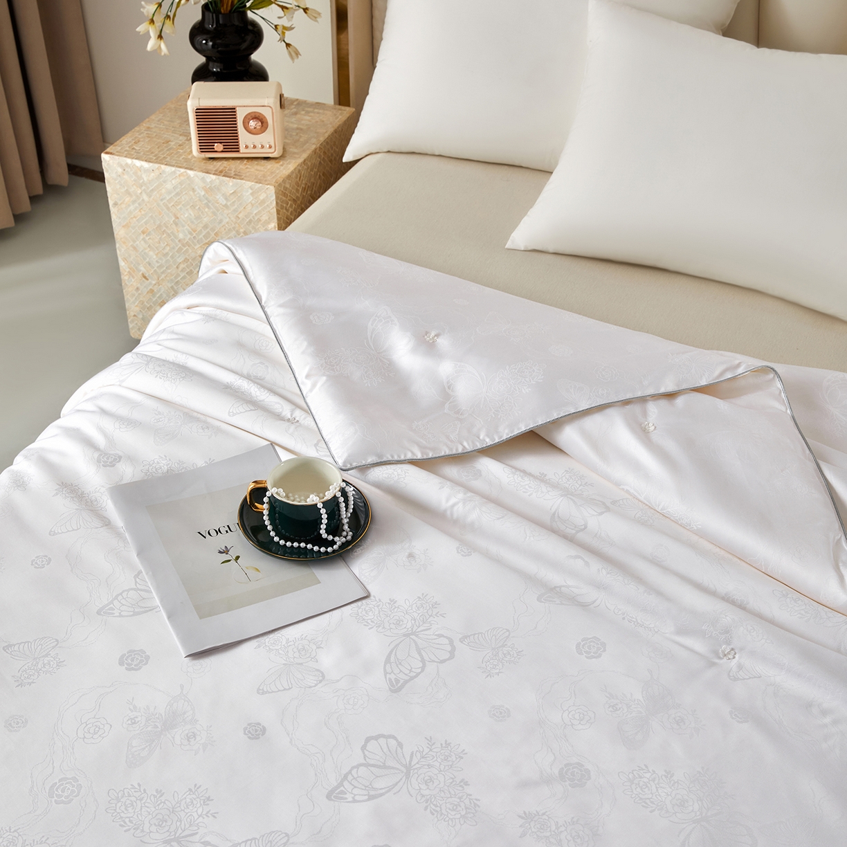 91家纺网 家纺一手货源 找家纺 样样红被业 2026新款莫代尔提花纯蚕丝被子被芯 白色