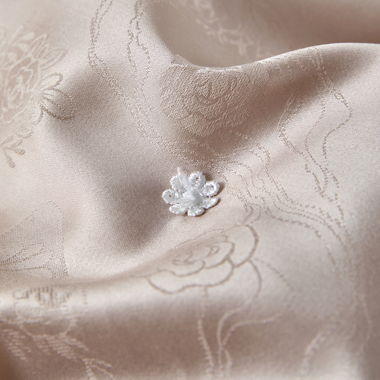 91家纺网 家纺一手货源 找家纺 样样红被业 2026新款莫代尔提花纯蚕丝被子被芯 香槟