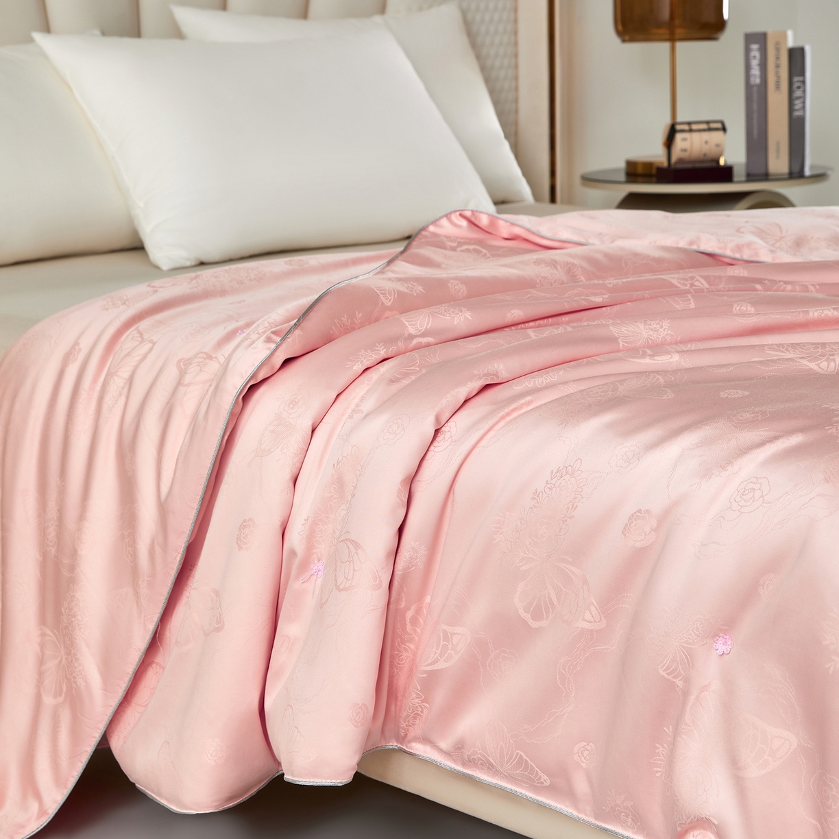 91家纺网 家纺一手货源 找家纺 样样红被业 2026新款莫代尔提花纯蚕丝被子被芯 粉色