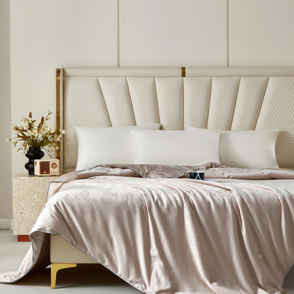 91家纺网 家纺一手货源 找家纺 样样红被业 2026新款莫代尔提花纯蚕丝被子被芯 香槟