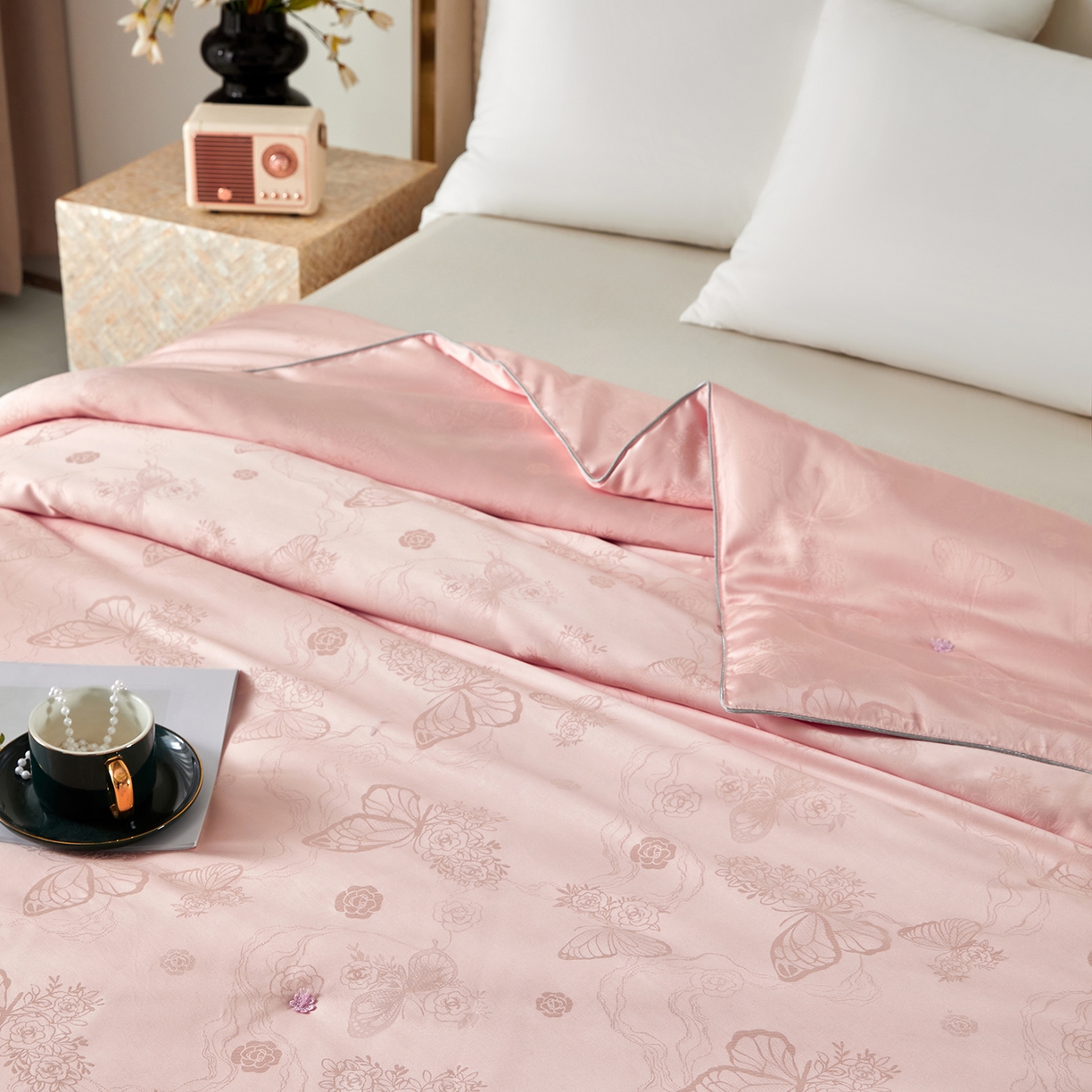 91家纺网 家纺一手货源 找家纺 样样红被业 2026新款莫代尔提花纯蚕丝被子被芯 粉色