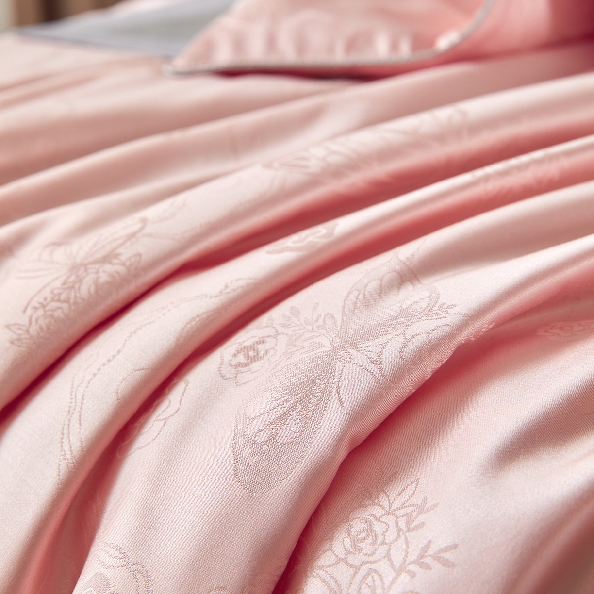 91家纺网 家纺一手货源 找家纺 （总）样样红被业 2026新款莫代尔提花纯蚕丝被子被芯