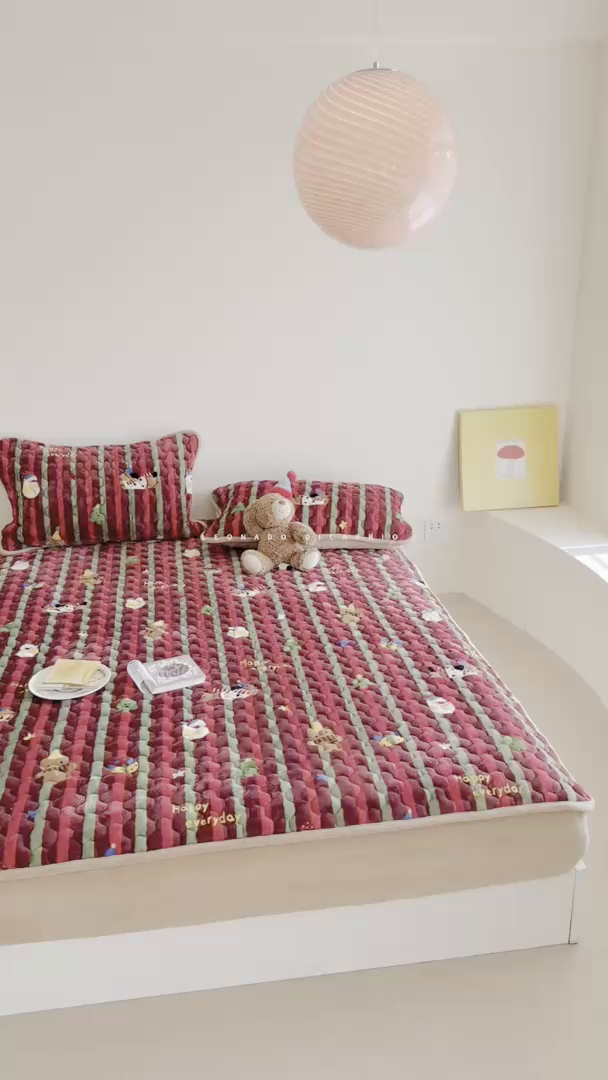 91家纺网 家纺一手货源 找家纺 Sweet dreams甜梦 2025新款高克重牛奶绒印花夹棉床笠 糖豆