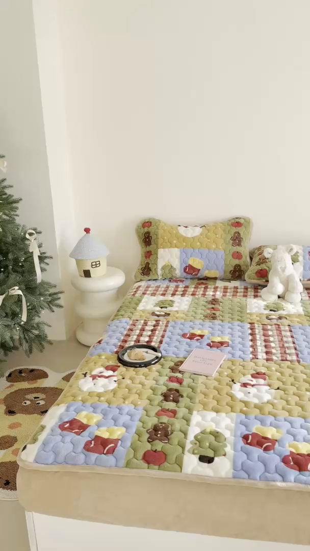 91家纺网 家纺一手货源 找家纺 Sweet dreams甜梦 2025新款高克重牛奶绒印花夹棉床笠 雪人奇趣园