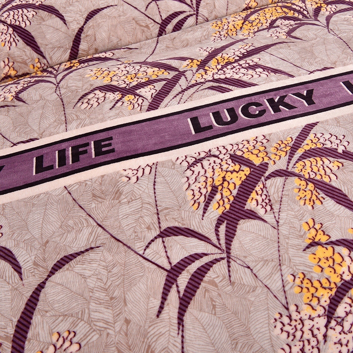 91家纺网 家纺一手货源 找家纺 赛丽雅 2025新款牛奶绒床裙四件套8-9斤法莱绒直播爆款日产2万套 丛草集-紫