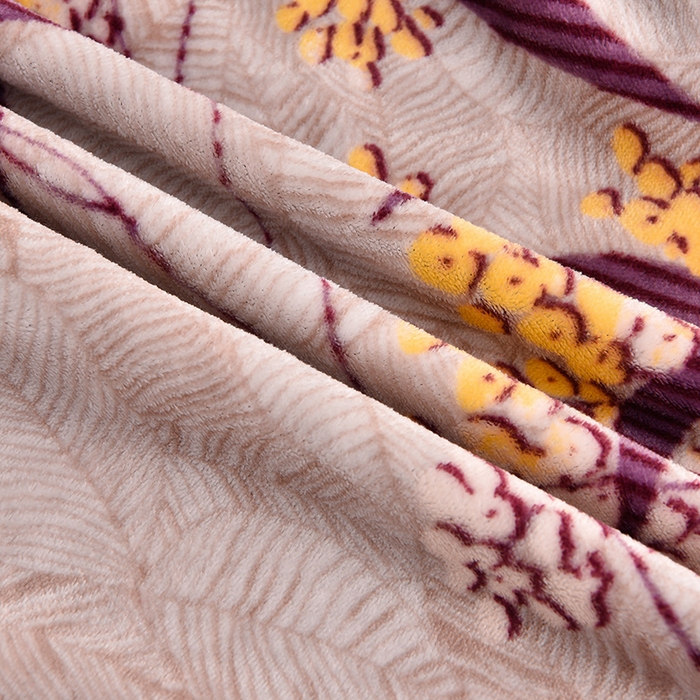 91家纺网 家纺一手货源 找家纺 赛丽雅 2025新款牛奶绒床裙四件套8-9斤法莱绒直播爆款日产2万套 丛草集-紫