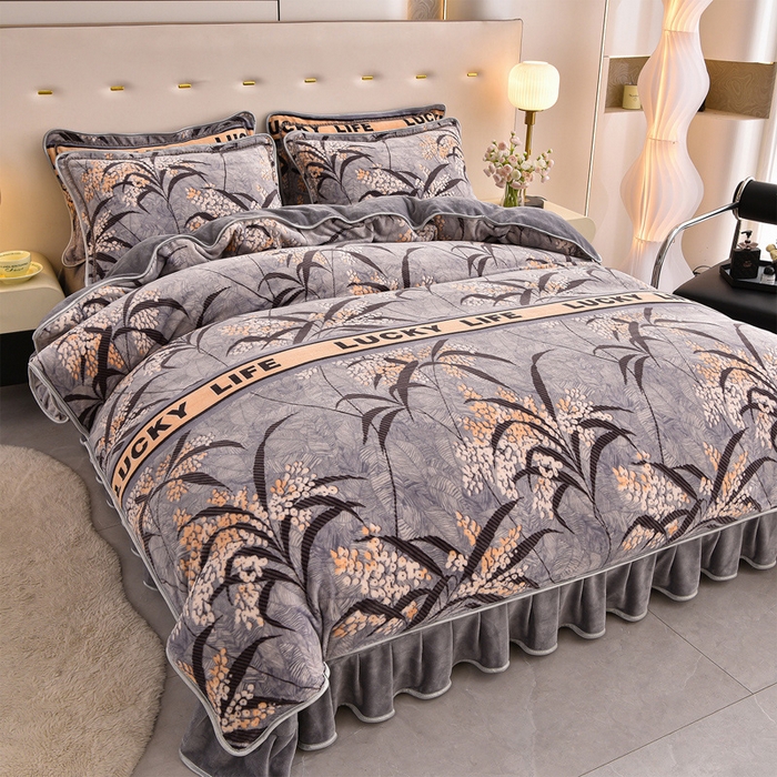 91家纺网 家纺一手货源 找家纺 赛丽雅 2025新款牛奶绒床裙四件套8-9斤法莱绒直播爆款日产2万套 丛草集-灰