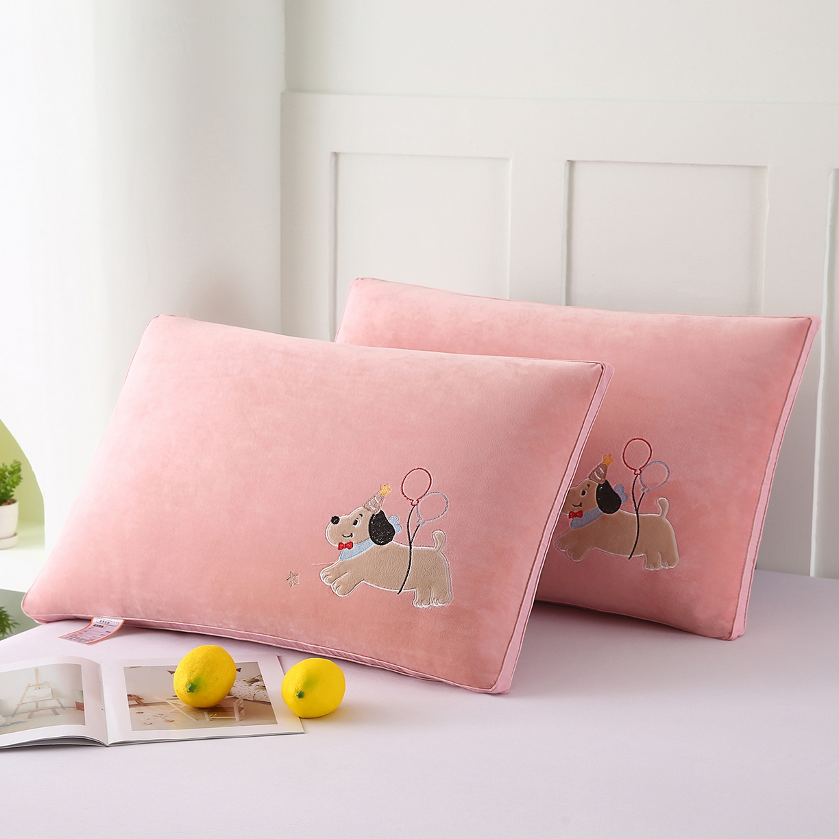 91家纺网 家纺一手货源 找家纺 佳尚枕芯 2025新款水晶绒保暖枕卡通绣花超柔学生枕枕头枕芯 小狗-粉玉