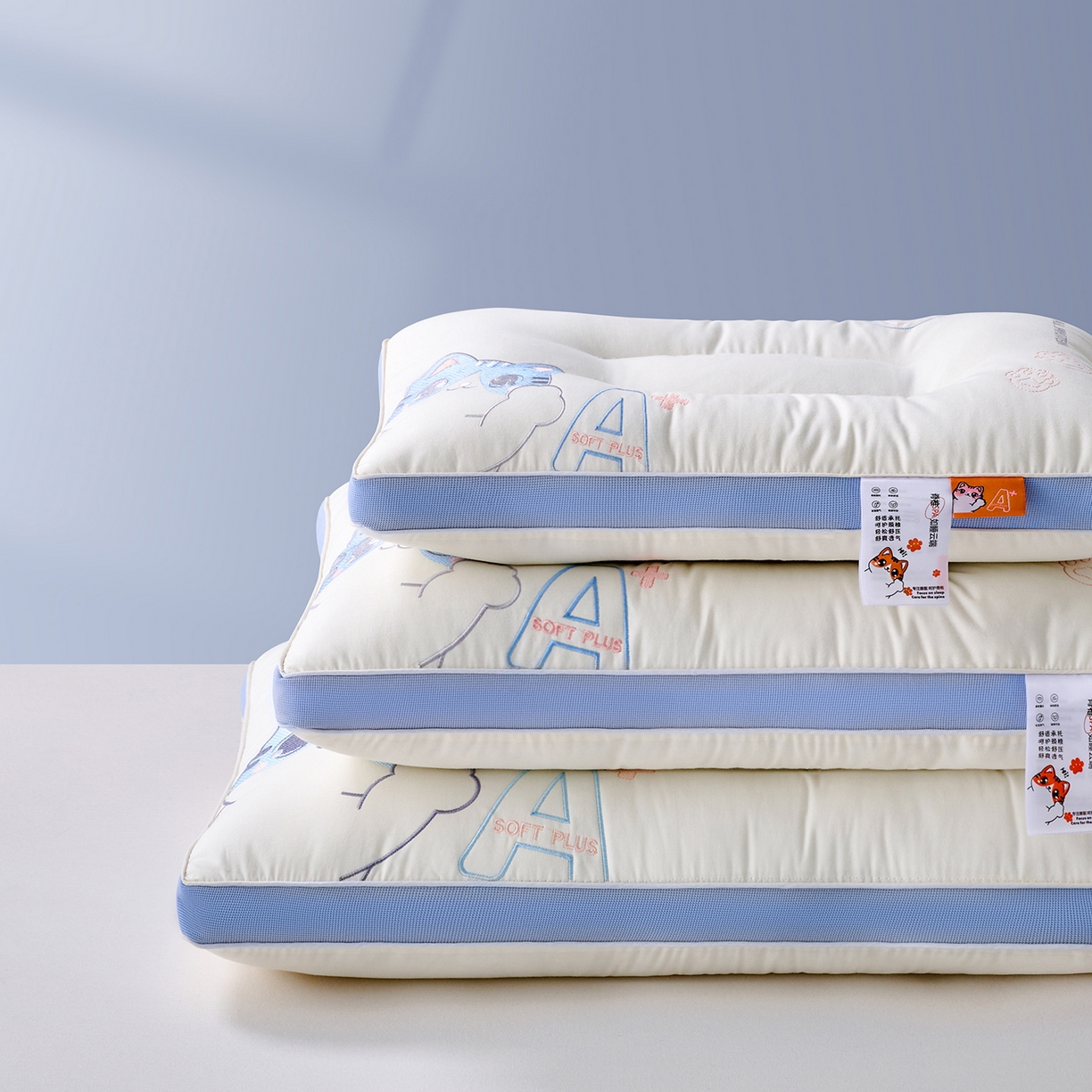 91家纺网 家纺一手货源 找家纺 鼎晟纺 2025新款全棉小奶猫亲子枕儿童学生枕头成人枕芯 蓝色小奶猫学生款-单只装