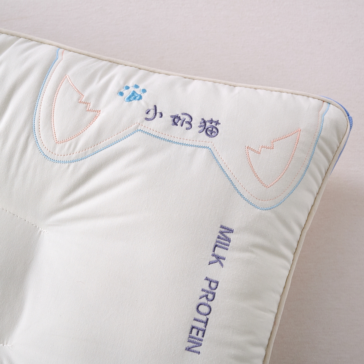 91家纺网 家纺一手货源 找家纺 鼎晟纺 2025新款全棉小奶猫亲子枕儿童学生枕头成人枕芯 蓝色小奶猫学生款-单只装