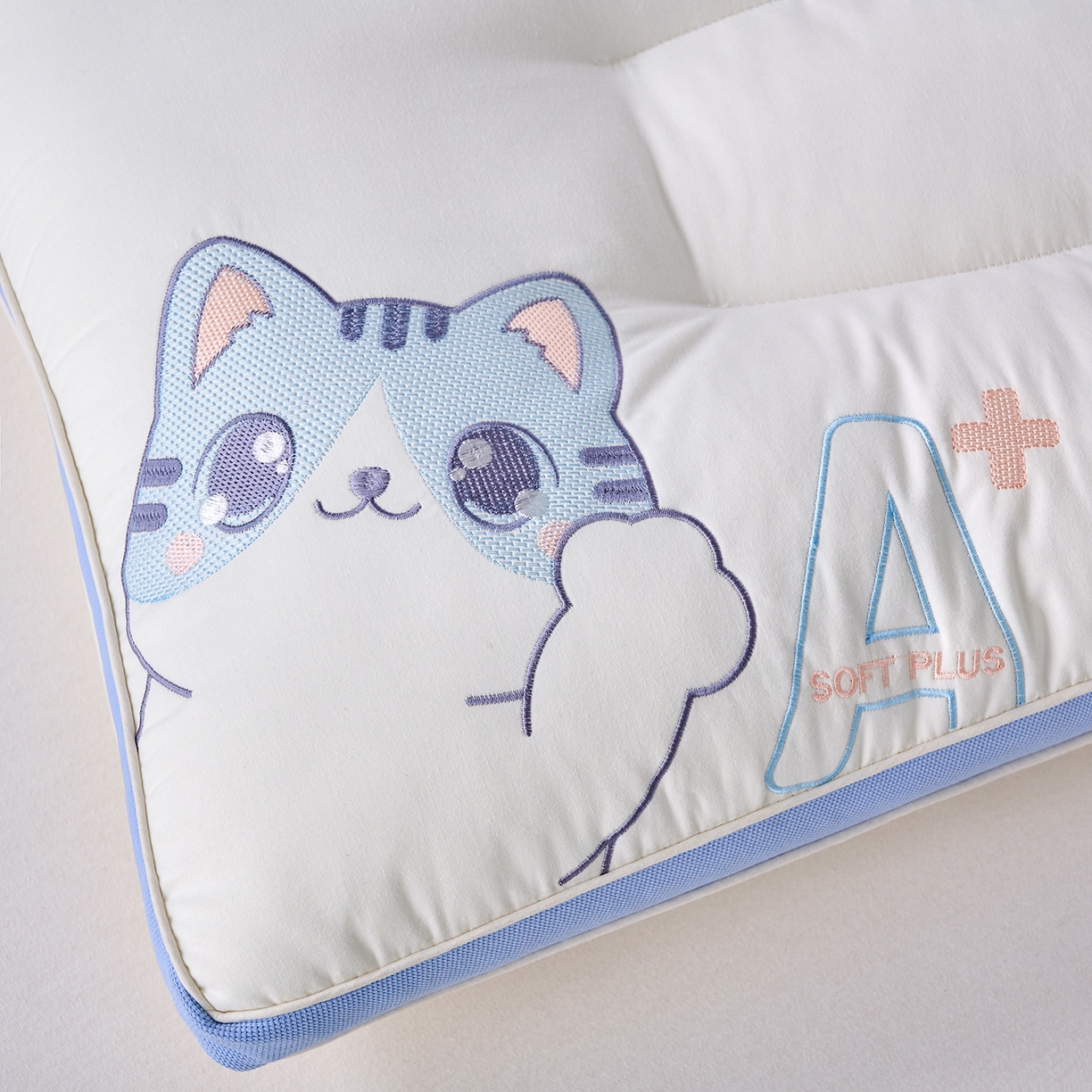 91家纺网 家纺一手货源 找家纺 鼎晟纺 2025新款全棉小奶猫亲子枕儿童学生枕头成人枕芯 蓝色小奶猫学生款-一对装