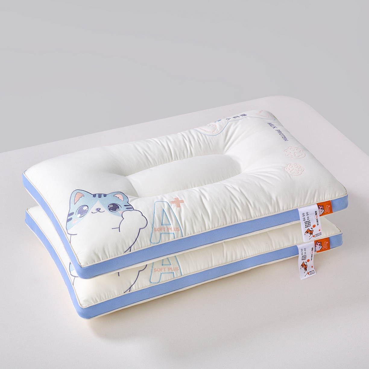 91家纺网 家纺一手货源 找家纺 鼎晟纺 2025新款全棉小奶猫亲子枕儿童学生枕头成人枕芯 蓝色小奶猫成人款-单只装