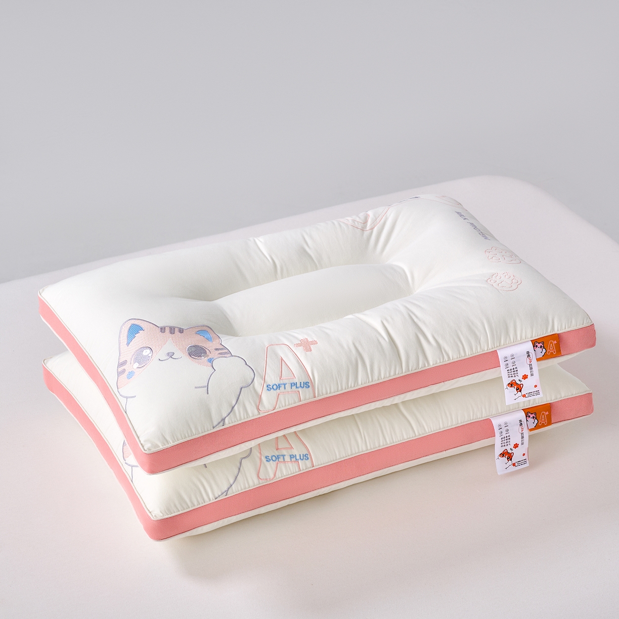 91家纺网 家纺一手货源 找家纺 鼎晟纺 2025新款全棉小奶猫亲子枕儿童学生枕头成人枕芯 粉色小奶猫成人款-一对装