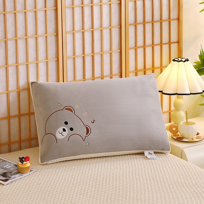 91家纺网 家纺一手货源 找家纺 （总）佳尚枕芯 2025新款新品宝宝绒可爱卡通枕枕头枕芯-顽皮熊