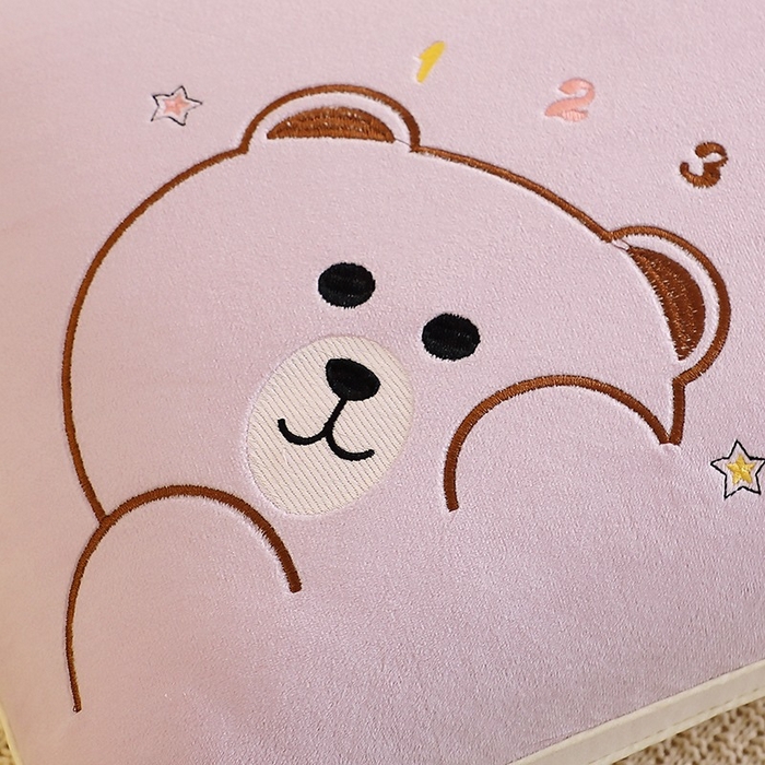 91家纺网 家纺一手货源 找家纺 佳尚枕芯 2025新款新品宝宝绒可爱卡通枕枕头枕芯-顽皮熊 宝宝绒顽皮熊-紫色
