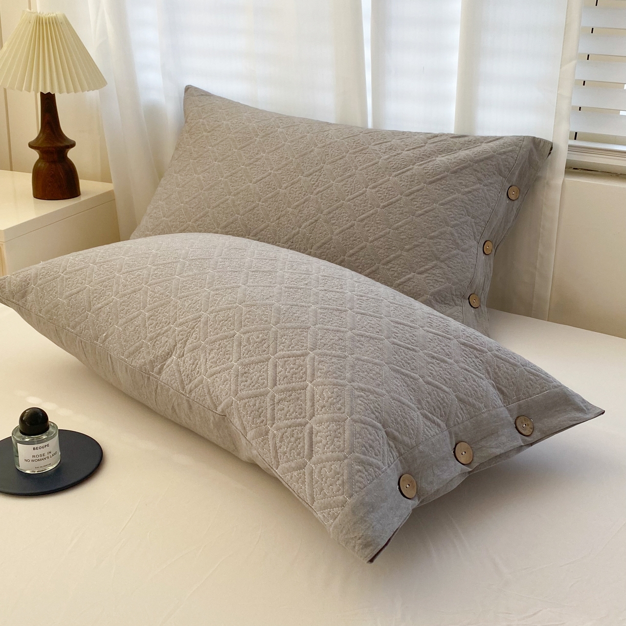 91家纺网 家纺一手货源 找家纺 （总）美宜家 2026新款全棉枕头套高密色织水洗加棉绗缝高端纯色枕套