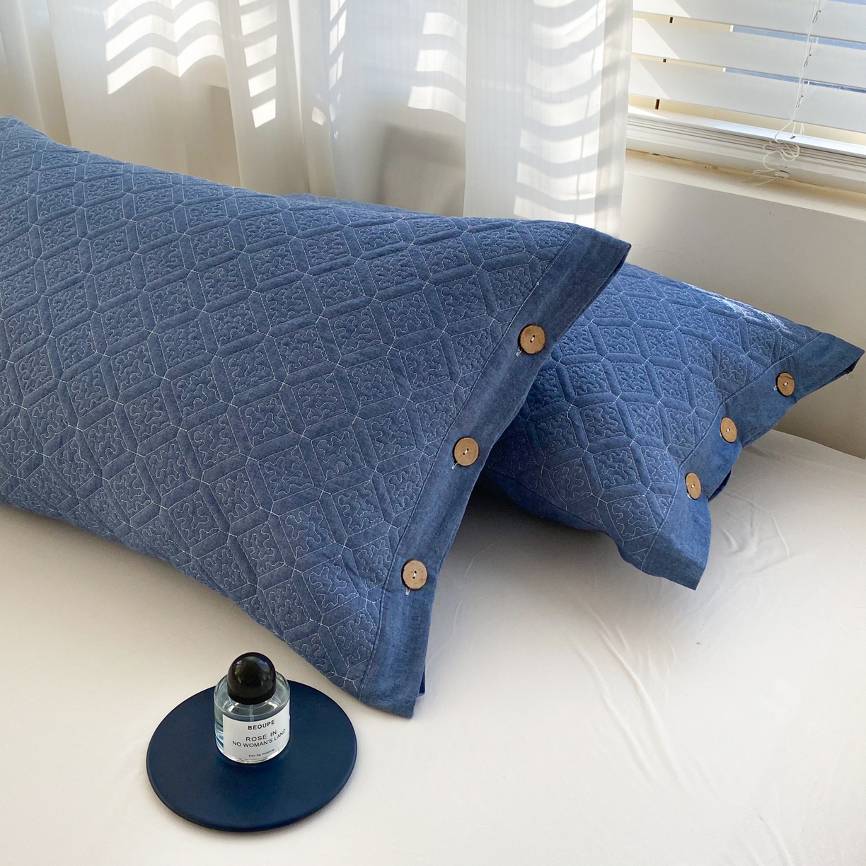 91家纺网 家纺一手货源 找家纺 美宜家 2026新款全棉枕头套高密色织水洗加棉绗缝高端纯色枕套 极简仔兰