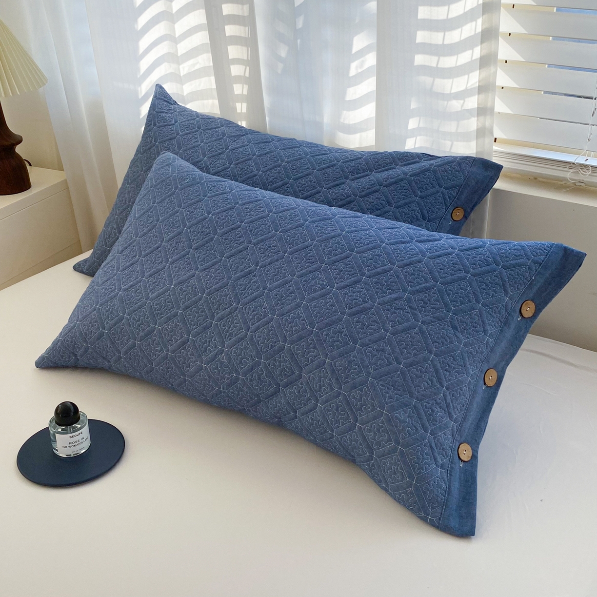 91家纺网 家纺一手货源 找家纺 美宜家 2026新款全棉枕头套高密色织水洗加棉绗缝高端纯色枕套 极简仔兰