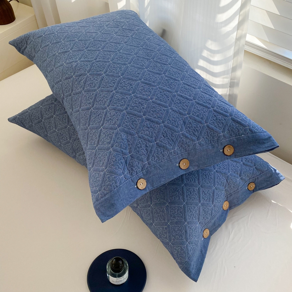 91家纺网 家纺一手货源 找家纺 美宜家 2026新款全棉枕头套高密色织水洗加棉绗缝高端纯色枕套 极简仔兰