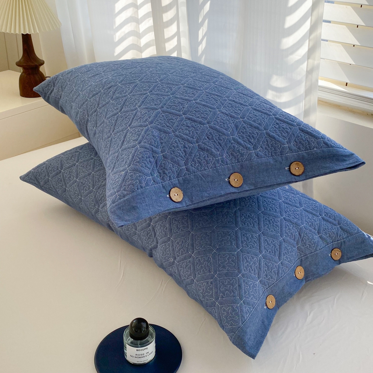 91家纺网 家纺一手货源 找家纺 美宜家 2026新款全棉枕头套高密色织水洗加棉绗缝高端纯色枕套 极简仔兰