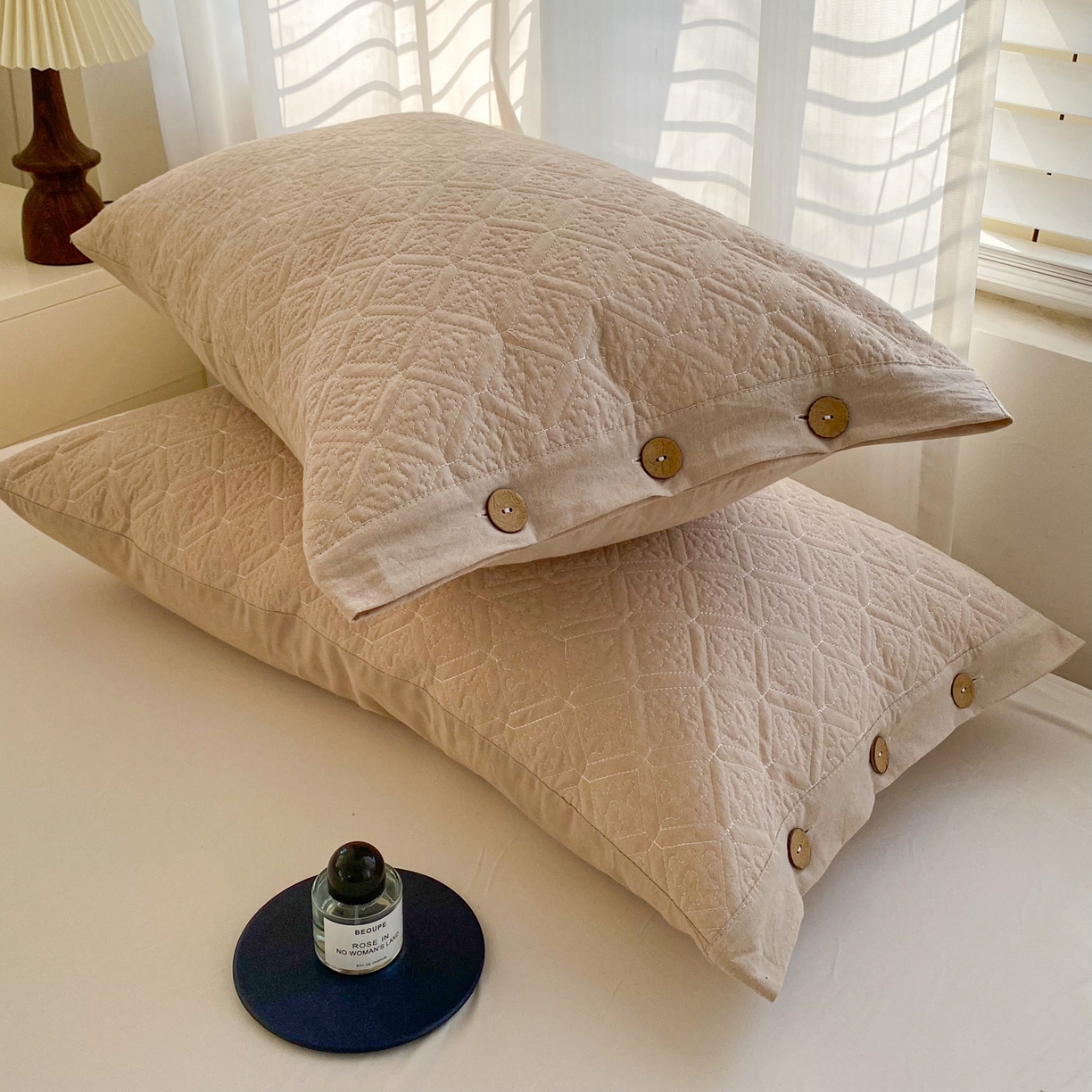 91家纺网 家纺一手货源 找家纺 美宜家 2026新款全棉枕头套高密色织水洗加棉绗缝高端纯色枕套 极简米其