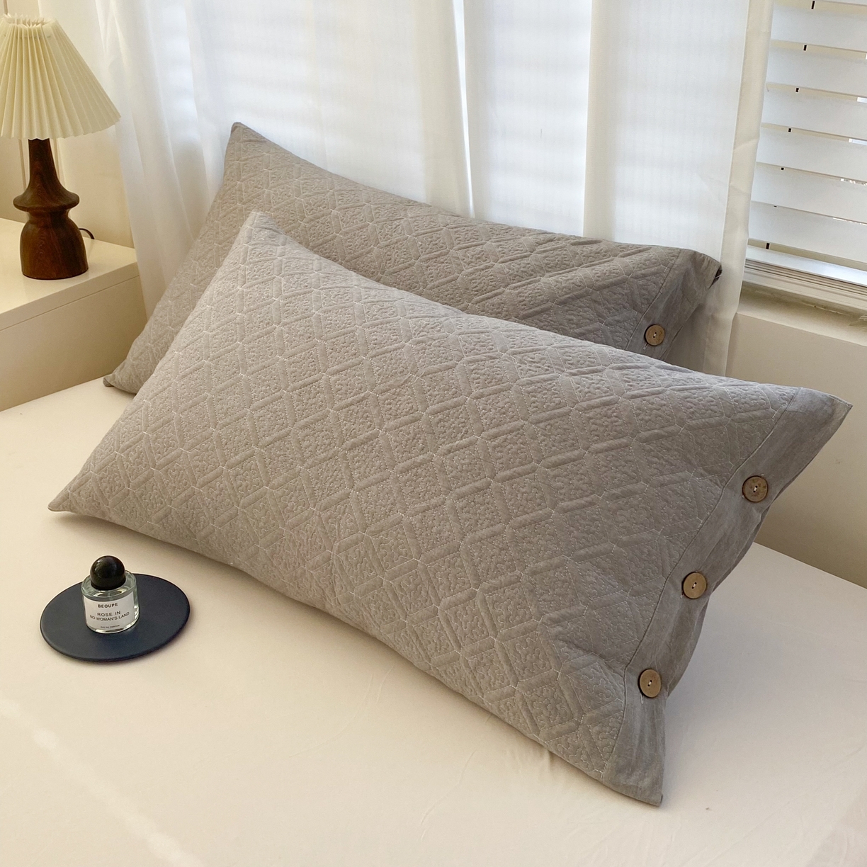 91家纺网 家纺一手货源 找家纺 （总）美宜家 2026新款全棉枕头套高密色织水洗加棉绗缝高端纯色枕套