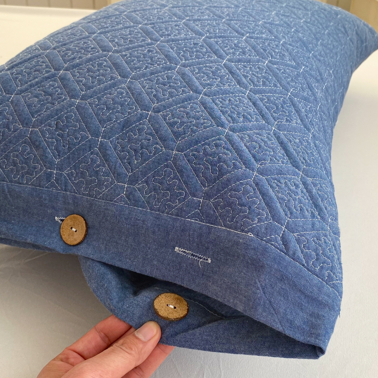 91家纺网 家纺一手货源 找家纺 美宜家 2026新款全棉枕头套高密色织水洗加棉绗缝高端纯色枕套 极简仔兰