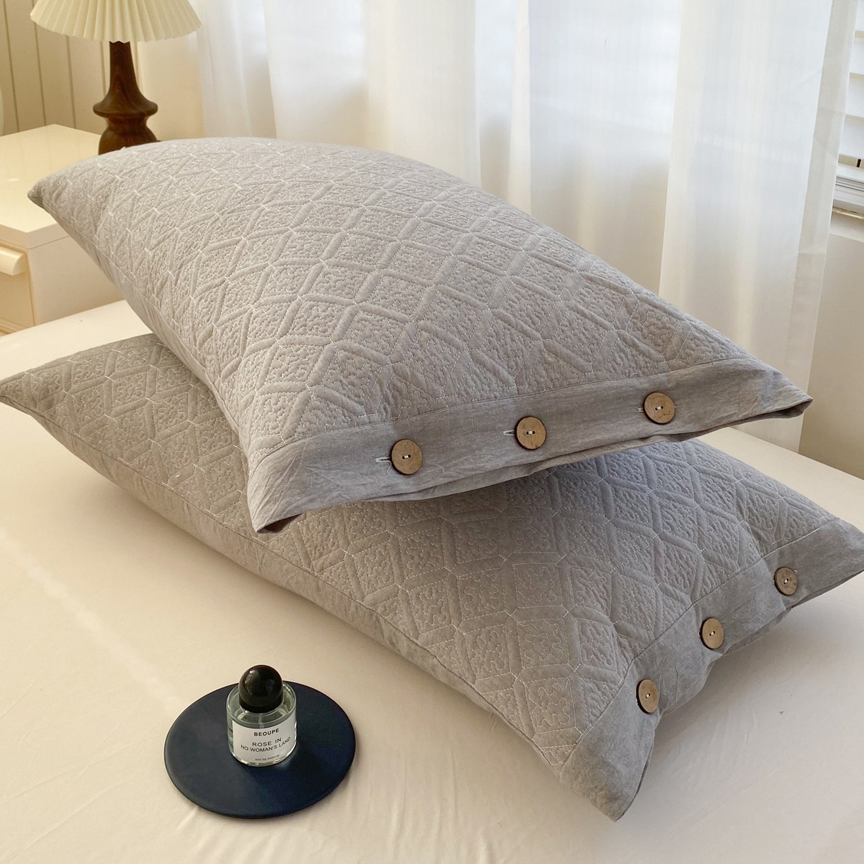 91家纺网 家纺一手货源 找家纺 （总）美宜家 2026新款全棉枕头套高密色织水洗加棉绗缝高端纯色枕套