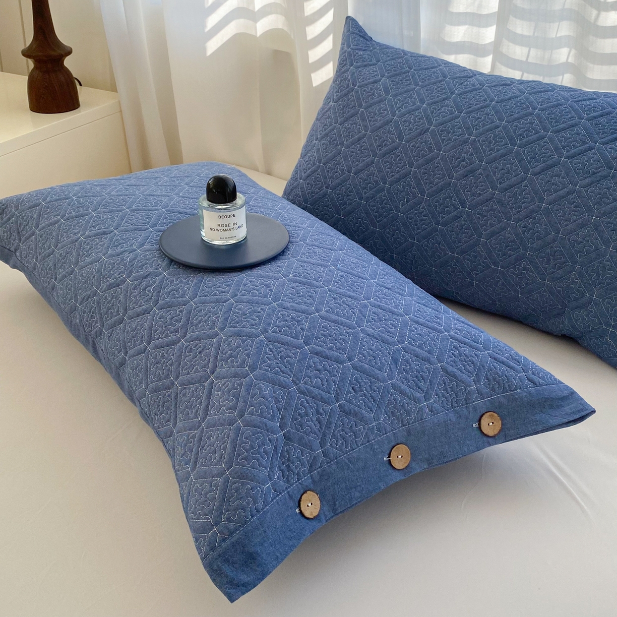 91家纺网 家纺一手货源 找家纺 美宜家 2026新款全棉枕头套高密色织水洗加棉绗缝高端纯色枕套 极简仔兰