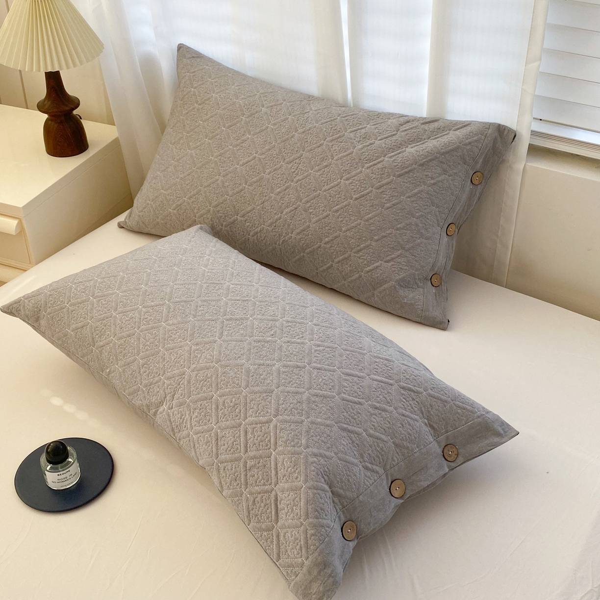 91家纺网 家纺一手货源 找家纺 （总）美宜家 2026新款全棉枕头套高密色织水洗加棉绗缝高端纯色枕套