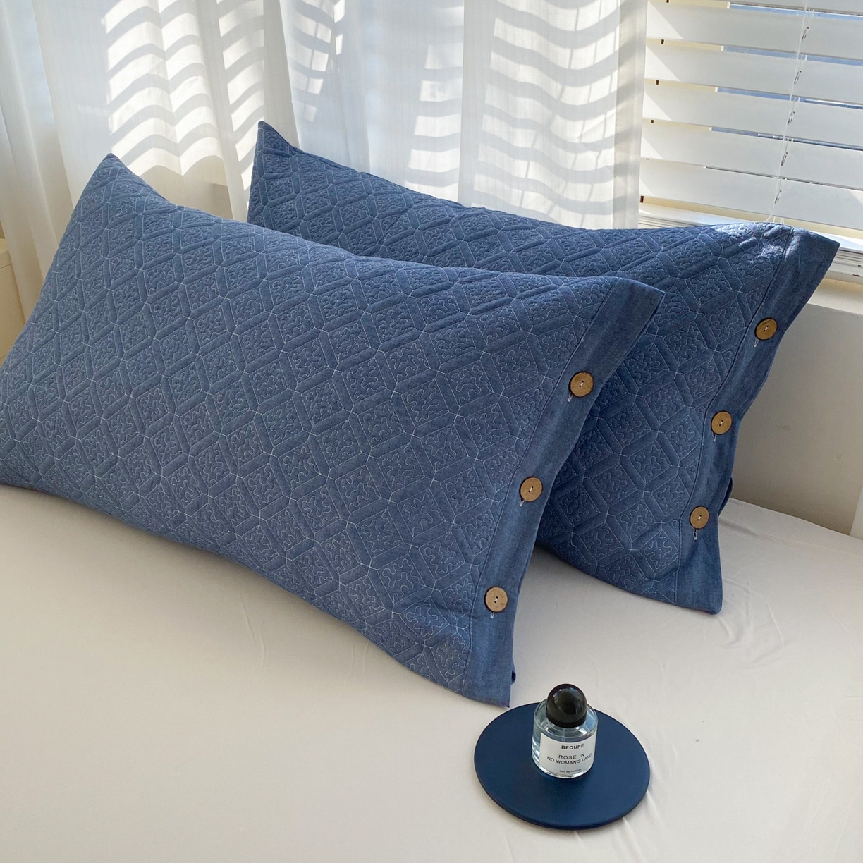 91家纺网 家纺一手货源 找家纺 美宜家 2026新款全棉枕头套高密色织水洗加棉绗缝高端纯色枕套 极简仔兰