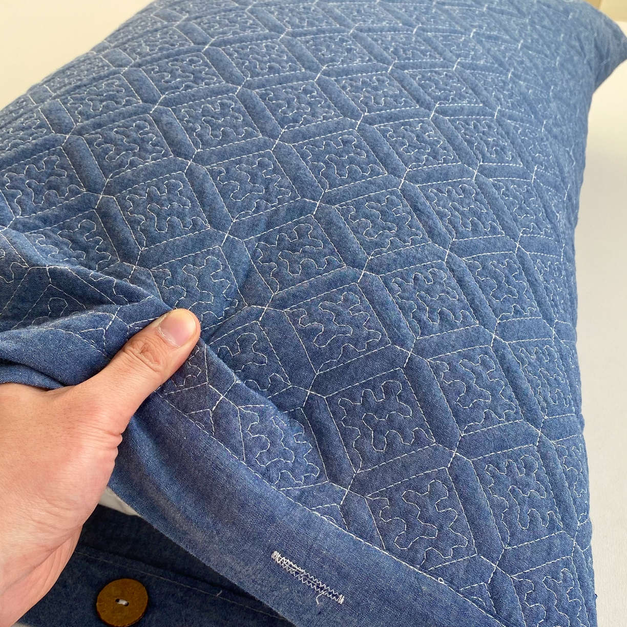 91家纺网 家纺一手货源 找家纺 美宜家 2026新款全棉枕头套高密色织水洗加棉绗缝高端纯色枕套 极简仔兰