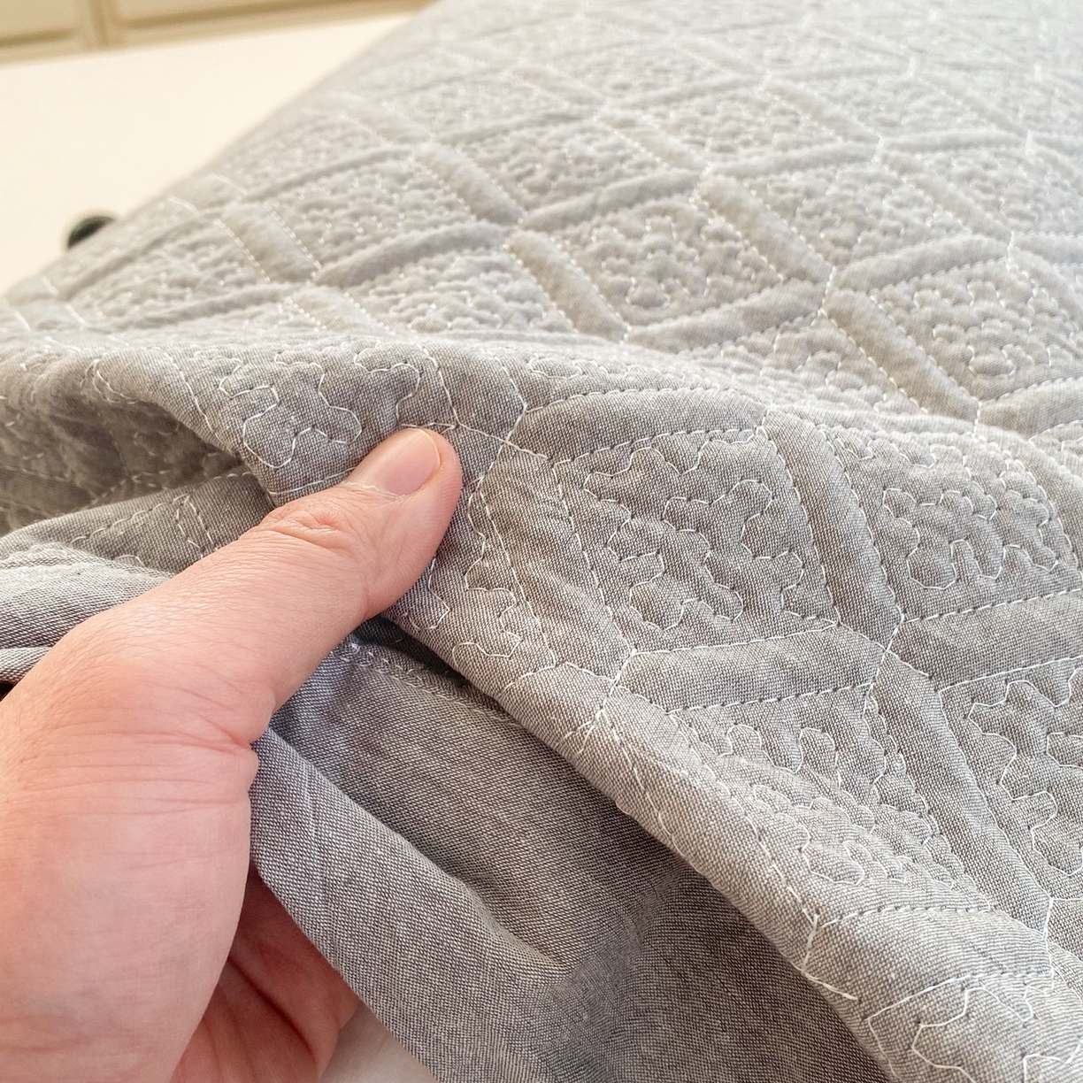 91家纺网 家纺一手货源 找家纺 （总）美宜家 2026新款全棉枕头套高密色织水洗加棉绗缝高端纯色枕套