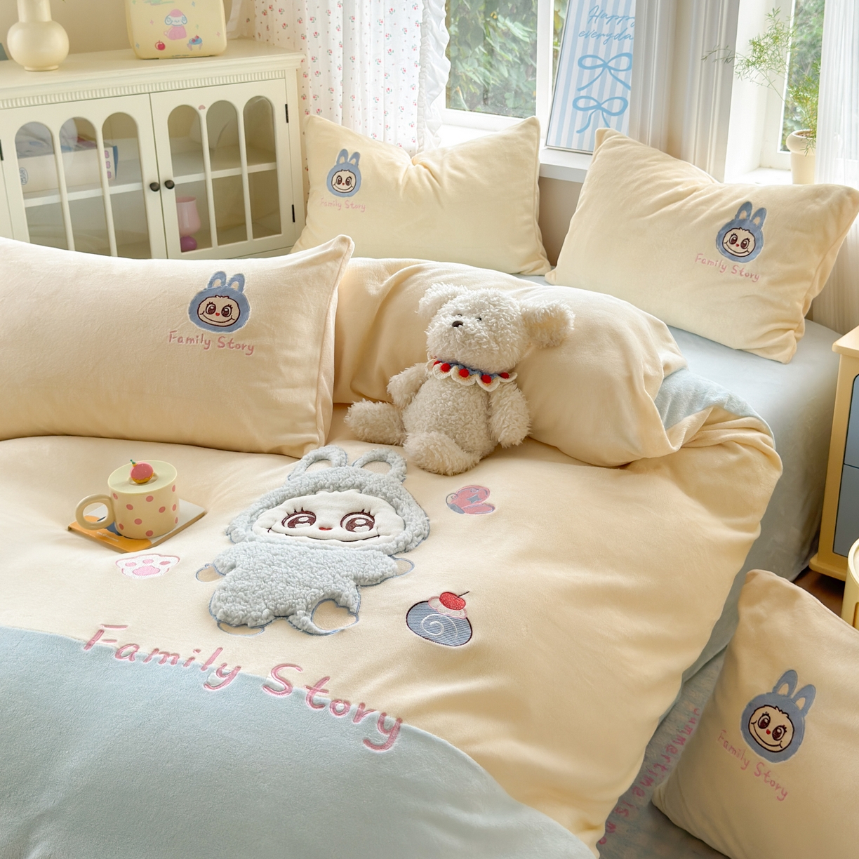 91家纺网 家纺一手货源 找家纺 卡诗兰 2025新款贴布绣牛奶绒四件套 皮皮布布