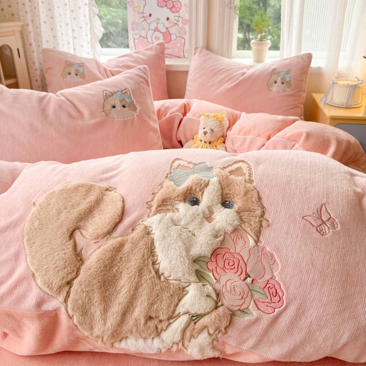 91家纺网 家纺一手货源 找家纺 卡诗兰 2025新款贴布绣牛奶绒四件套 安吉拉喵