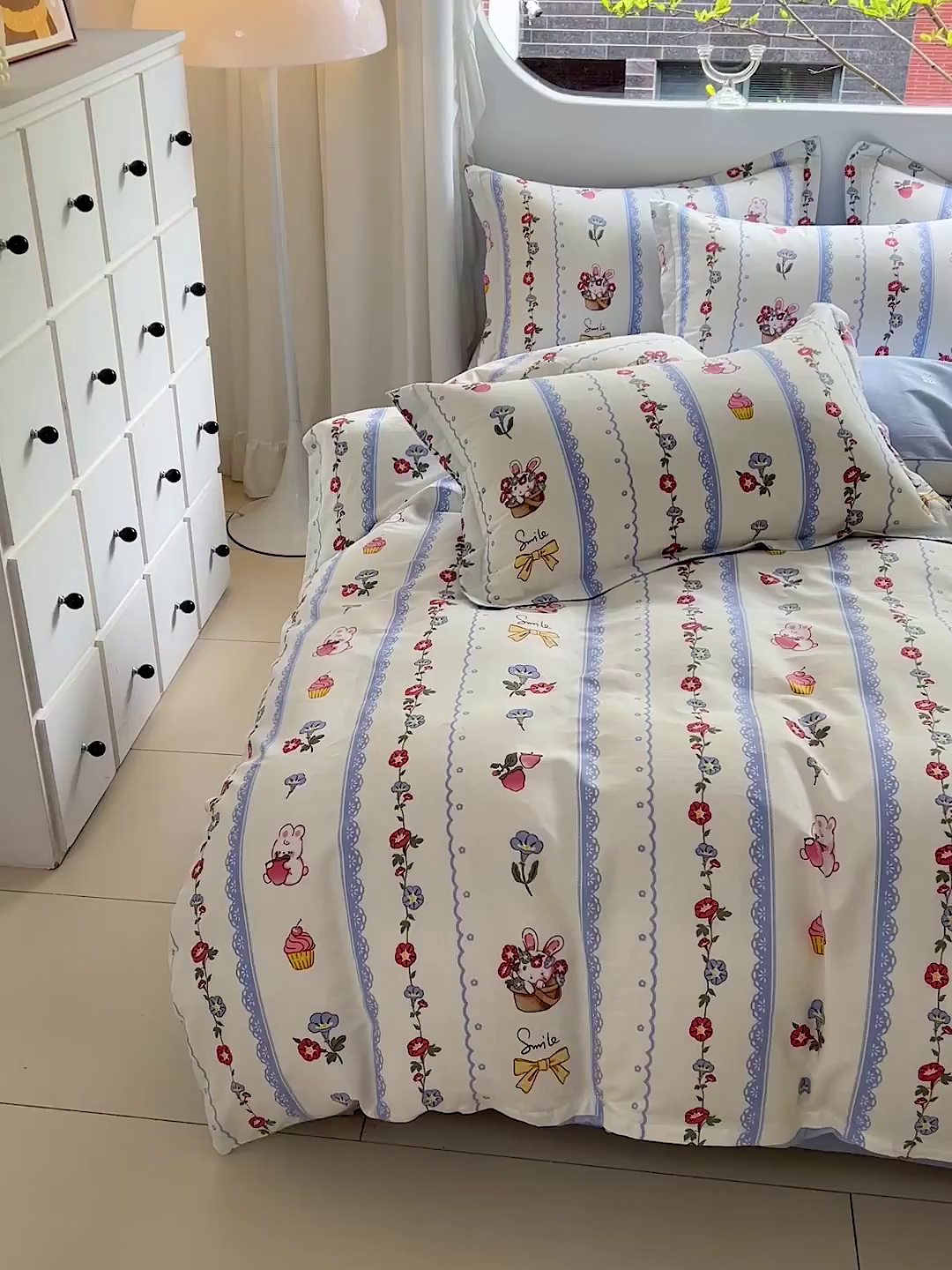 91家纺网 家纺一手货源 找家纺 曲之慕 2026春夏新款全棉纯棉小清新印花系列四件套床单床笠 花篮小兔