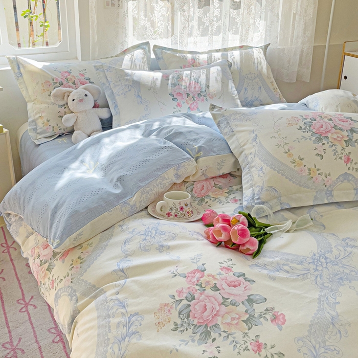 91家纺网 家纺一手货源 找家纺 曲之慕 2026春夏新款全棉纯棉小清新印花系列四件套床单床笠 蓝色觅境