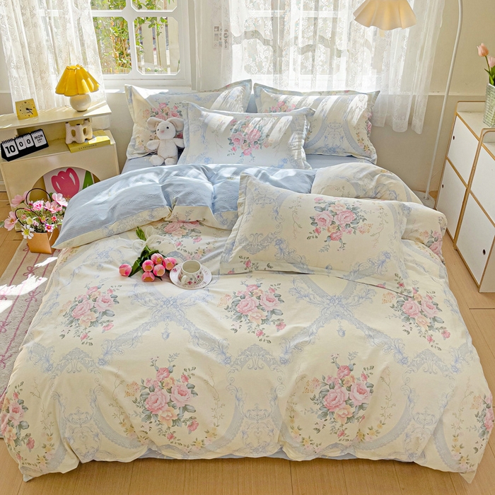 91家纺网 家纺一手货源 找家纺 曲之慕 2026春夏新款全棉纯棉小清新印花系列四件套床单床笠 蓝色觅境