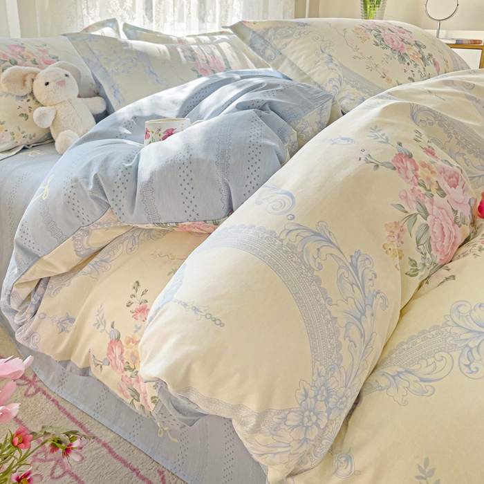 91家纺网 家纺一手货源 找家纺 曲之慕 2026春夏新款全棉纯棉小清新印花系列四件套床单床笠 蓝色觅境