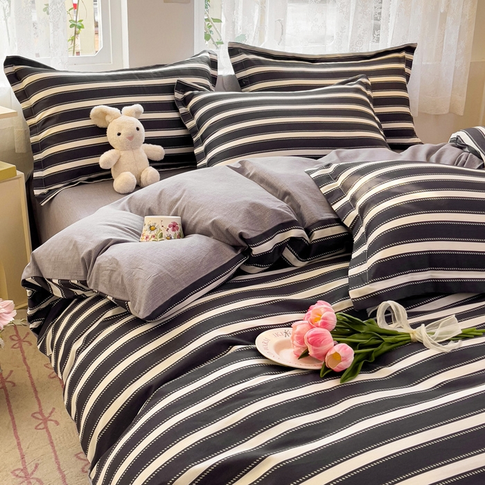 91家纺网 家纺一手货源 找家纺 曲之慕 2026春夏新款全棉纯棉小清新印花系列四件套床单床笠 条纹空间