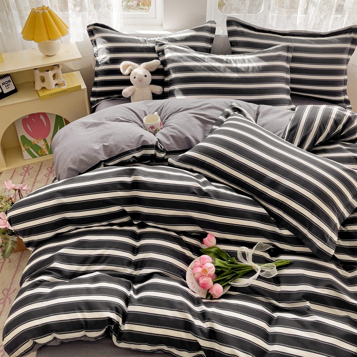 91家纺网 家纺一手货源 找家纺 曲之慕 2026春夏新款全棉纯棉小清新印花系列四件套床单床笠 条纹空间