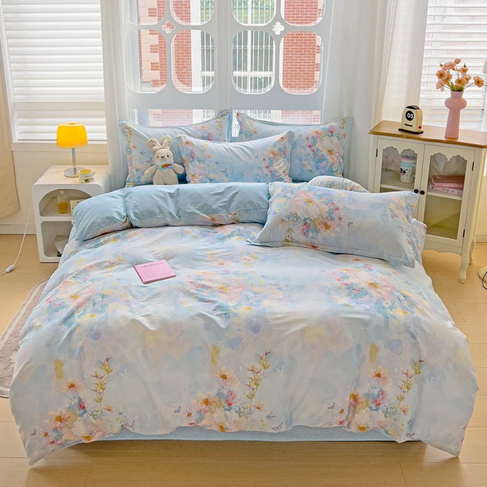 91家纺网 家纺一手货源 找家纺 曲之慕 2026春夏新款全棉纯棉小清新印花系列四件套床单床笠 优漫蓝语