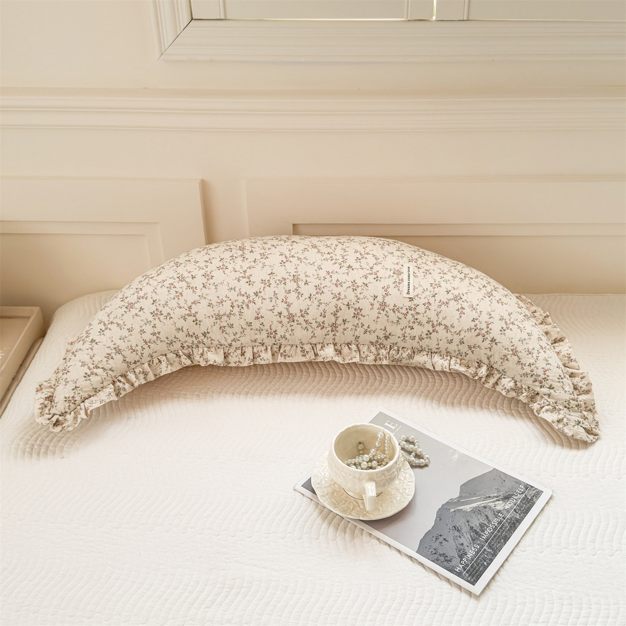 91家纺网 家纺一手货源 找家纺 （总）麦肯锡 2025新款全棉亚麻碎花月牙抱枕夹腿抱枕