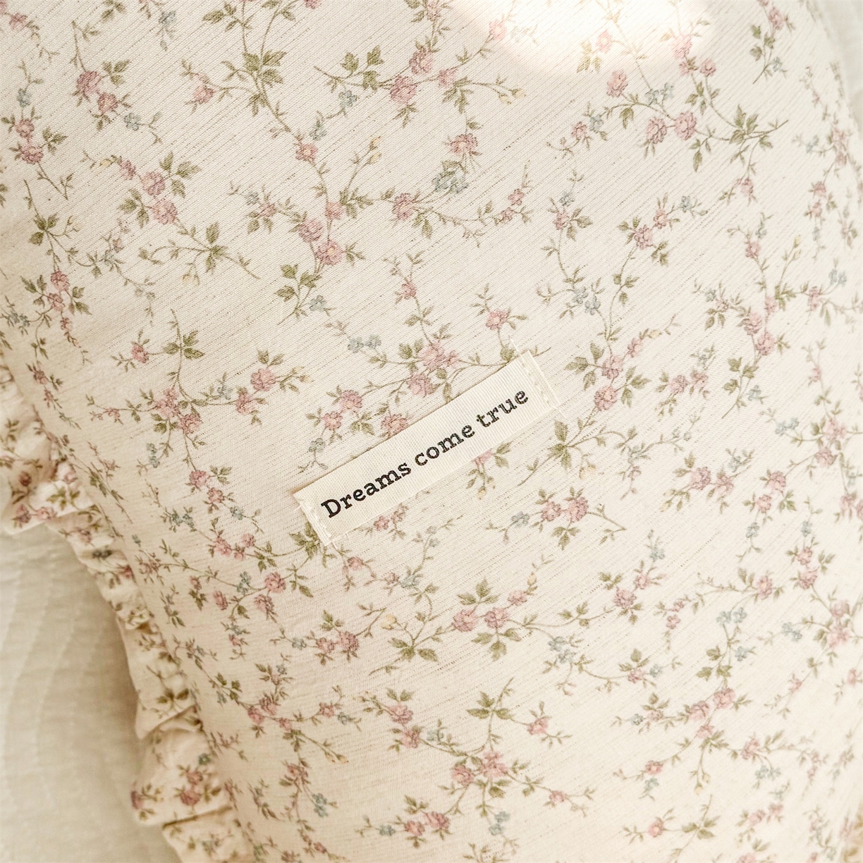 91家纺网 家纺一手货源 找家纺 （总）麦肯锡 2025新款全棉亚麻碎花月牙抱枕夹腿抱枕