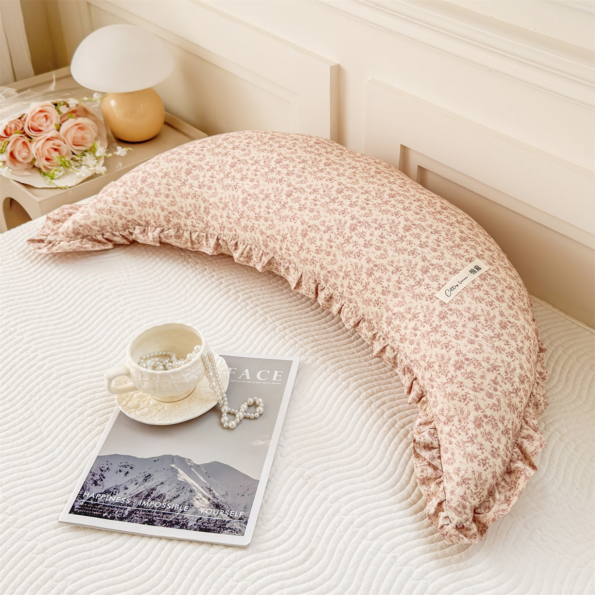 91家纺网 家纺一手货源 找家纺 （总）麦肯锡 2025新款全棉亚麻碎花月牙抱枕夹腿抱枕