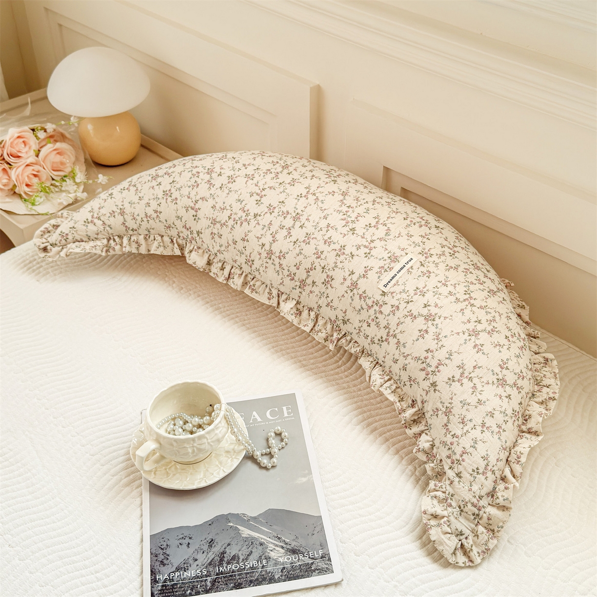 麦肯锡 2025新款全棉亚麻碎花月牙抱枕夹腿抱枕 花眠小筑【产品图】/对