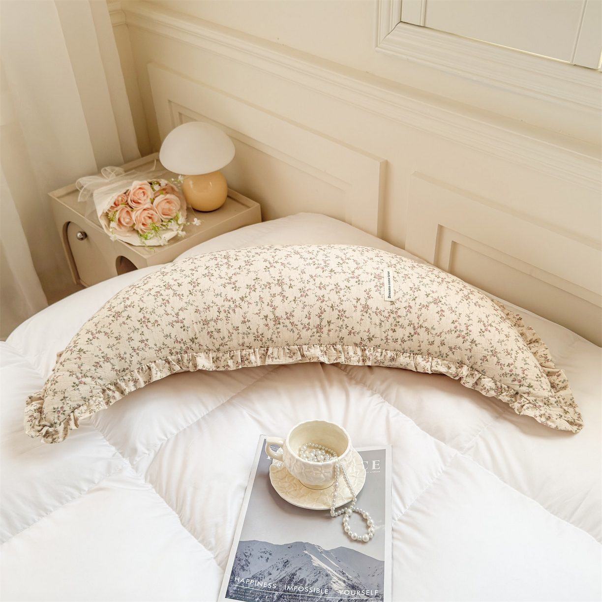 91家纺网 家纺一手货源 找家纺 麦肯锡 2025新款全棉亚麻碎花月牙抱枕夹腿抱枕 花眠小筑【产品图】/对