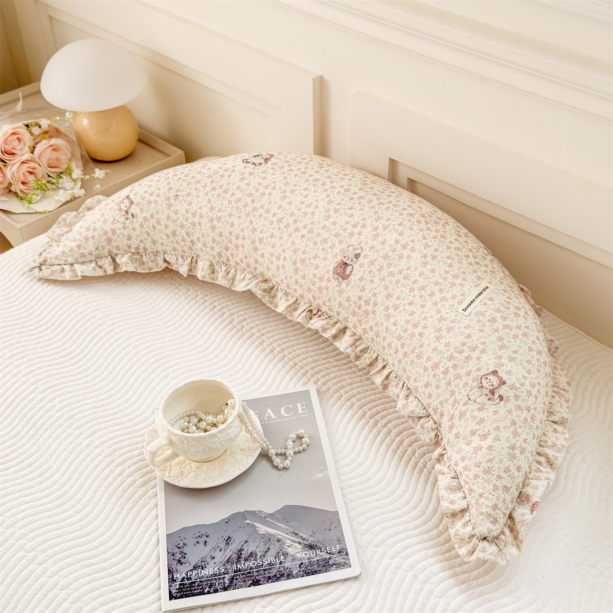 麦肯锡 2025新款全棉亚麻碎花月牙抱枕夹腿抱枕 喵星花糯【产品图】/对