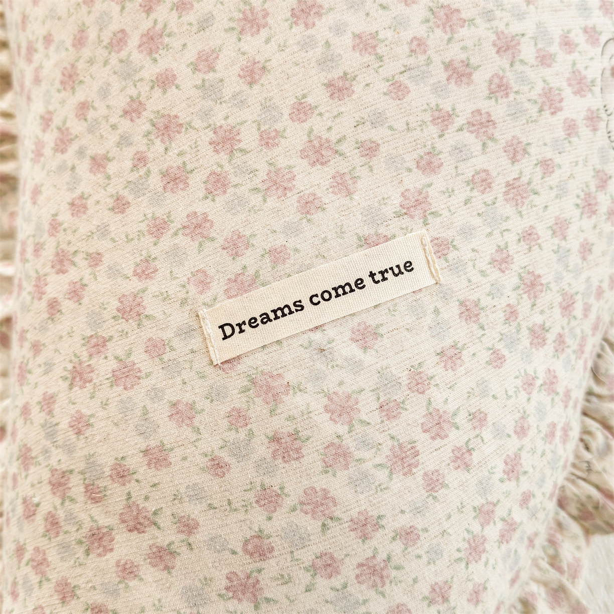 91家纺网 家纺一手货源 找家纺 麦肯锡 2025新款全棉亚麻碎花月牙抱枕夹腿抱枕 喵星花糯【产品图】/对