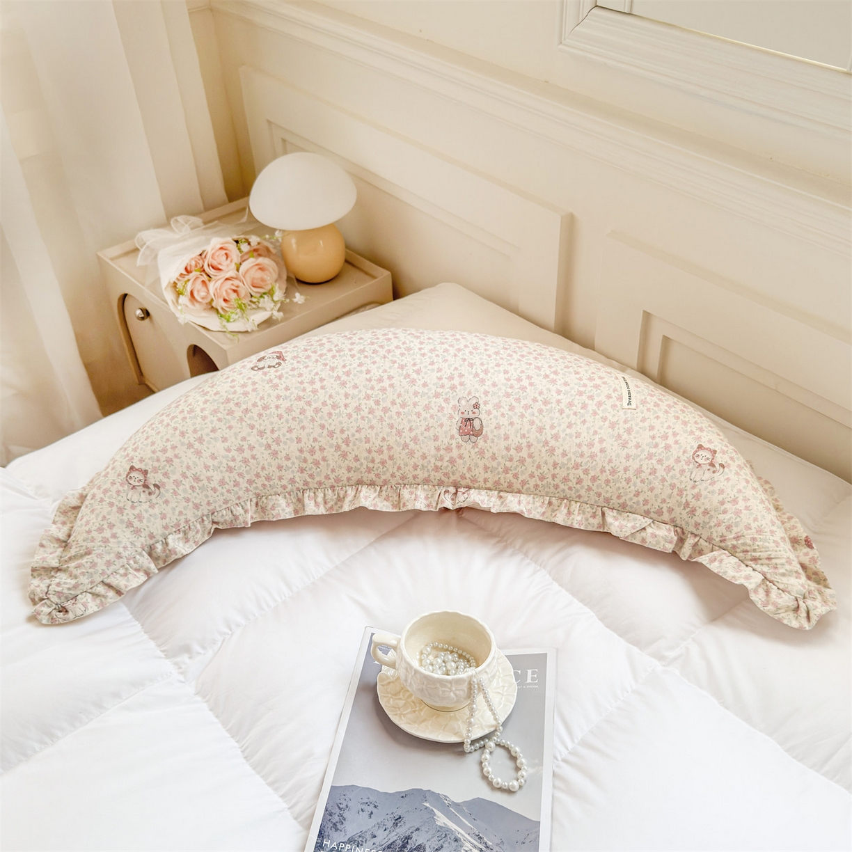 91家纺网 家纺一手货源 找家纺 麦肯锡 2025新款全棉亚麻碎花月牙抱枕夹腿抱枕 喵星花糯【产品图】/对